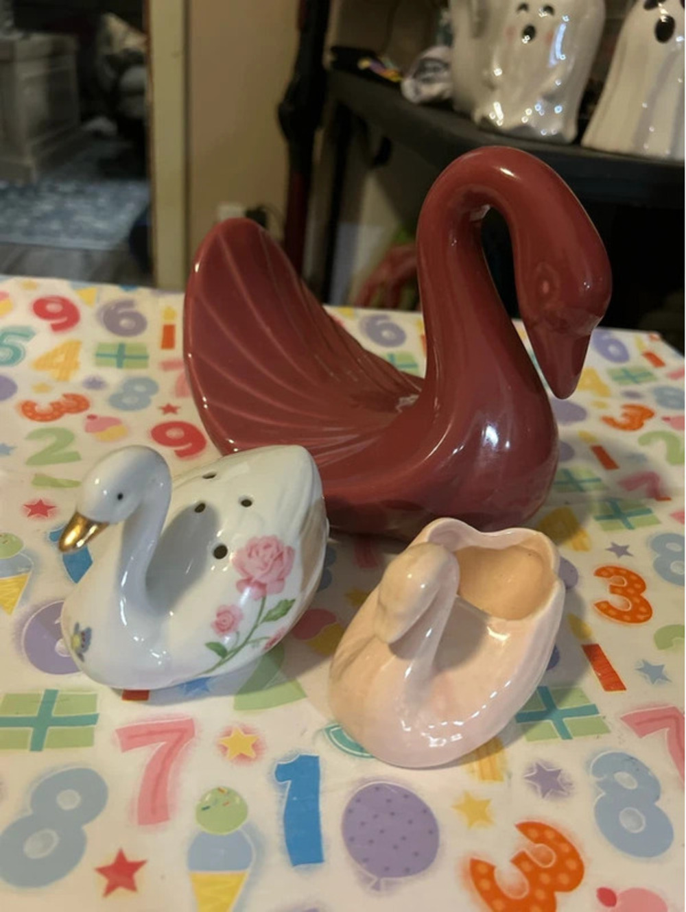 Vintage swan decor lot